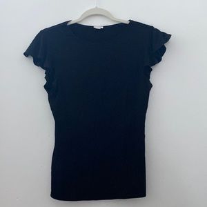 Casual black tee!